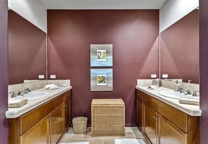 Dual Vanity area