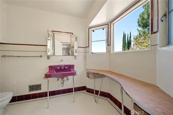 10723 Lurline, Chatsworth, California 91311