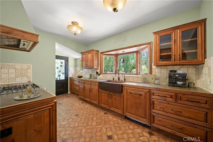 10723 Lurline, Chatsworth, California 91311