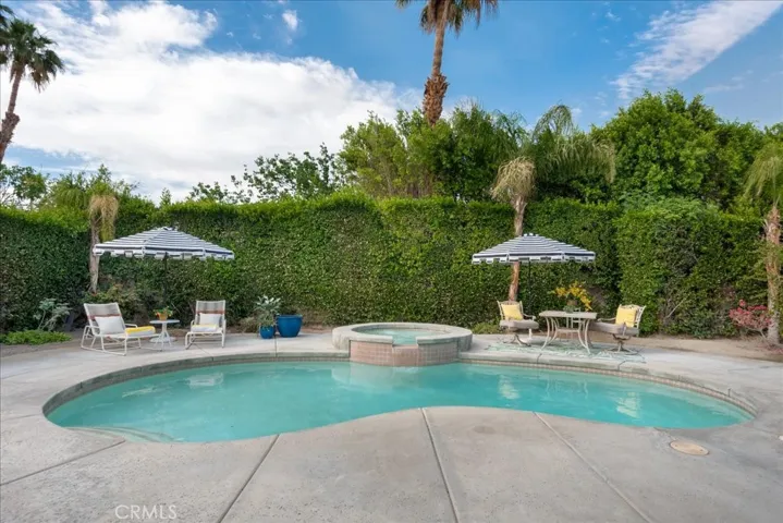 There's plenty of room around the pool and spa for different seating, dining and lounging set ups.