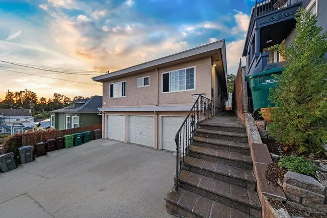 2946 E 29th Street, Oakland, California 94601 home-pic-1
