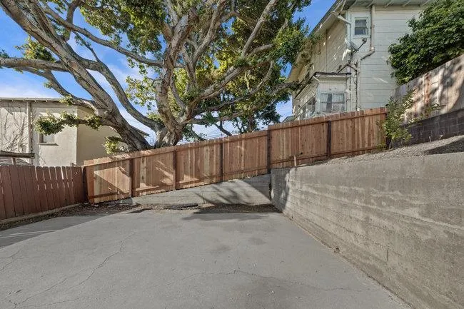 2946 E 29th Street, Oakland, California 94601 home-pic-46