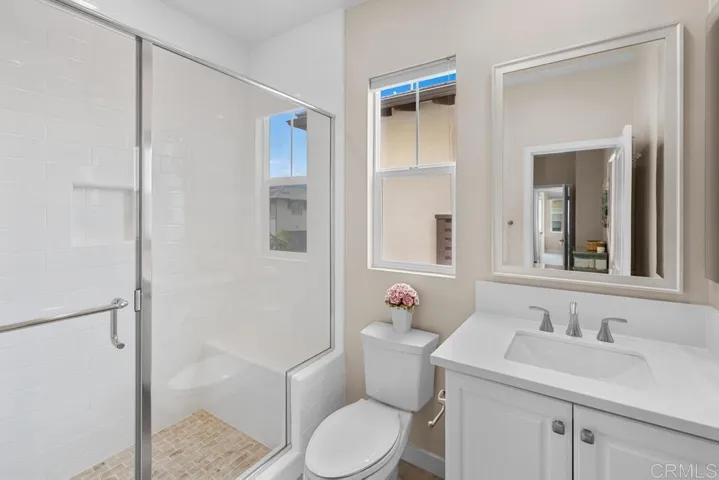 Ensuite Bath to Bedroom 4
