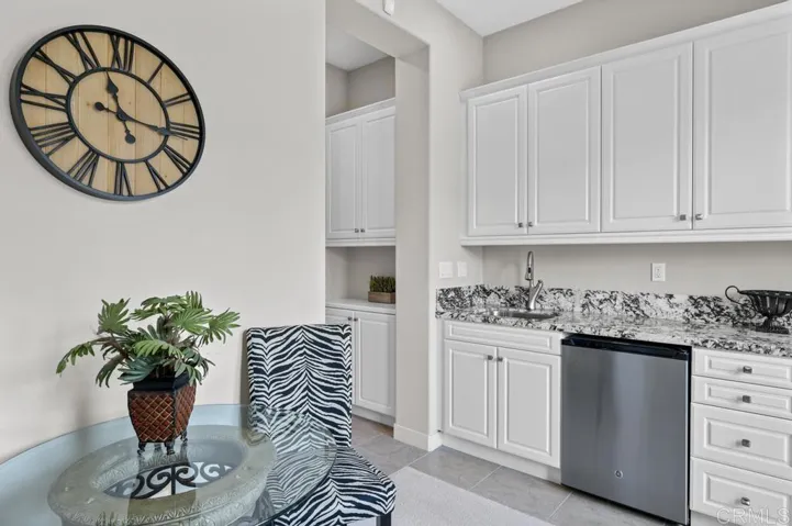 Kitchenette with Refrigerator & Sink and Ensuite Washer & Dryer in First Floor Gen Suite Living Room