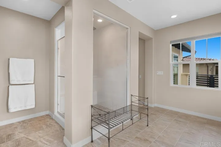 Spacious Shower with 2 separate shower heads