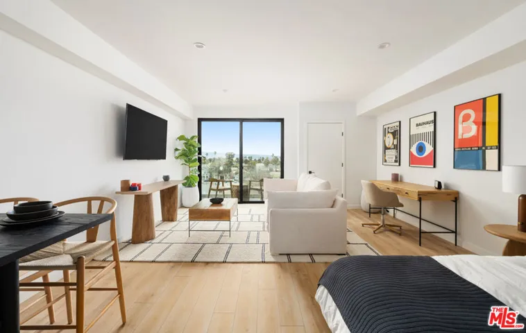 1112 Locust Avenue 717, Long Beach, California 90813