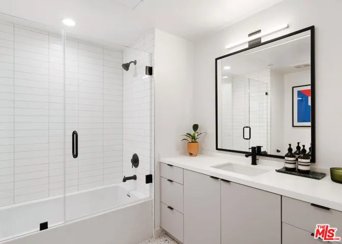 1112 Locust Avenue 717, Long Beach, California 90813