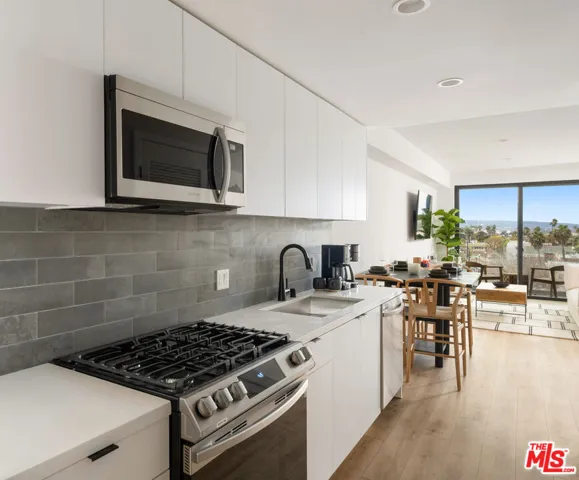 1112 Locust Avenue 717, Long Beach, California 90813
