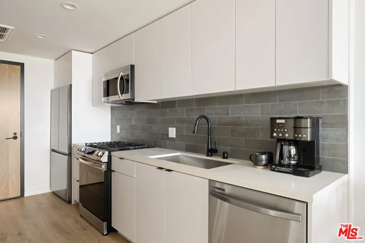 1112 Locust Avenue 717, Long Beach, California 90813