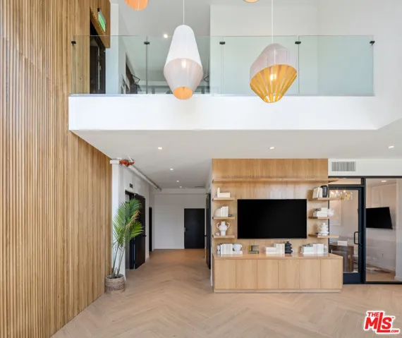 1112 Locust Avenue 717, Long Beach, California 90813
