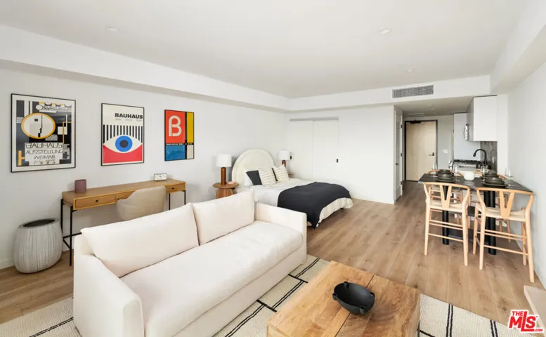 1112 Locust Avenue 717, Long Beach, California 90813