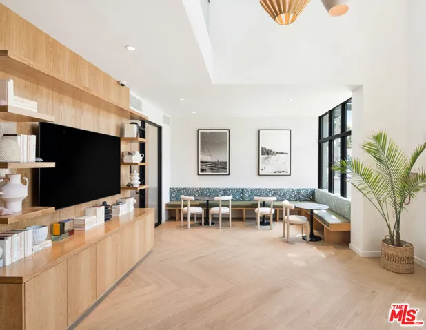 1112 Locust Avenue 717, Long Beach, California 90813