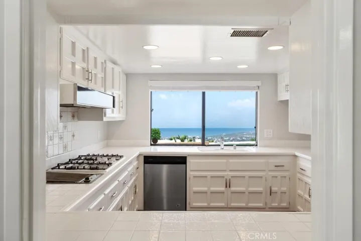 641 Vista Valinda, San Clemente, California 92672