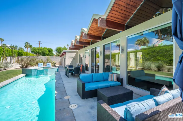 1733 Royal Palm Court, Palm Springs, California 92262