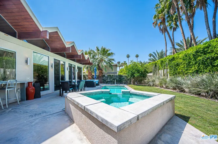 1733 Royal Palm Court, Palm Springs, California 92262