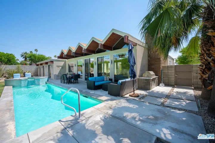 1733 Royal Palm Court, Palm Springs, California 92262