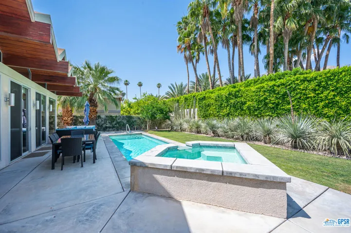 1733 Royal Palm Court, Palm Springs, California 92262