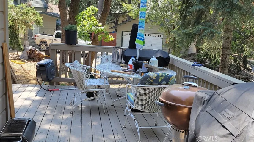 984 Chillon Drive, Crestline, California 92325