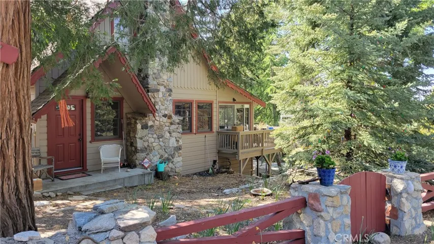 984 Chillon Drive, Crestline, California 92325