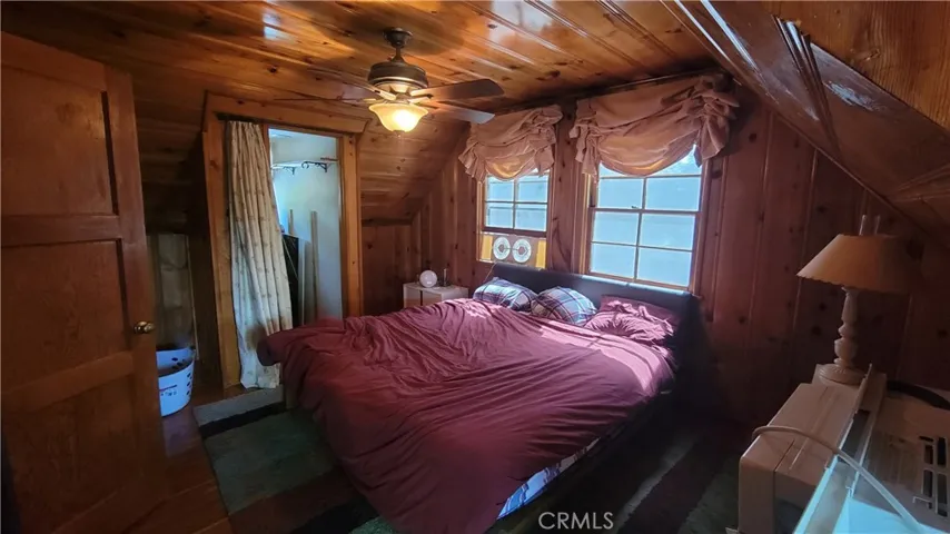 984 Chillon Drive, Crestline, California 92325