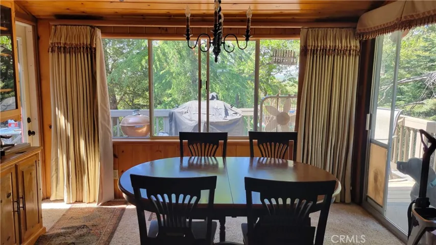 984 Chillon Drive, Crestline, California 92325