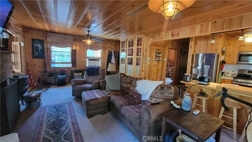 984 Chillon Drive, Crestline, California 92325