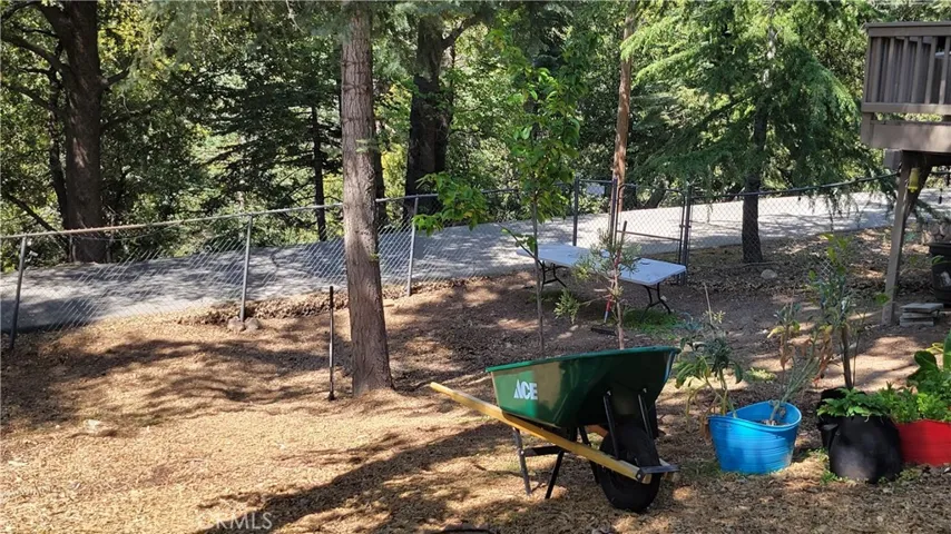 984 Chillon Drive, Crestline, California 92325