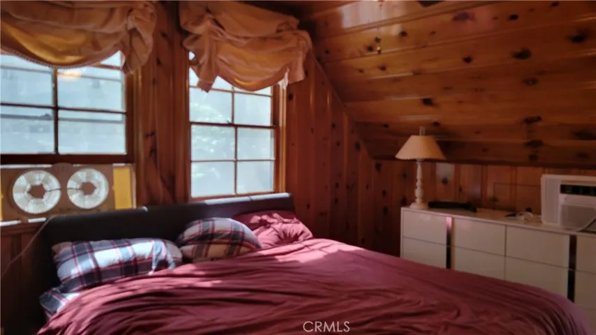 984 Chillon Drive, Crestline, California 92325