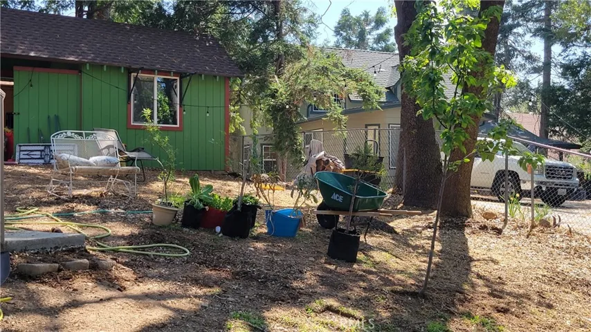 984 Chillon Drive, Crestline, California 92325