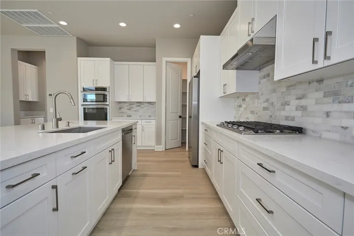12934 Davona Dale, Apple Valley, California 92308