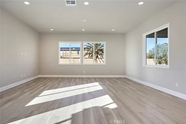 12934 Davona Dale, Apple Valley, California 92308