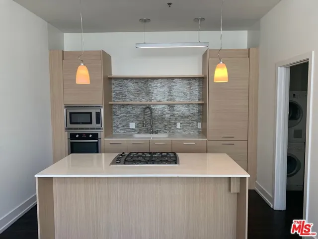 727 W 7th Street Unit PH-1304, Los Angeles, California 90017