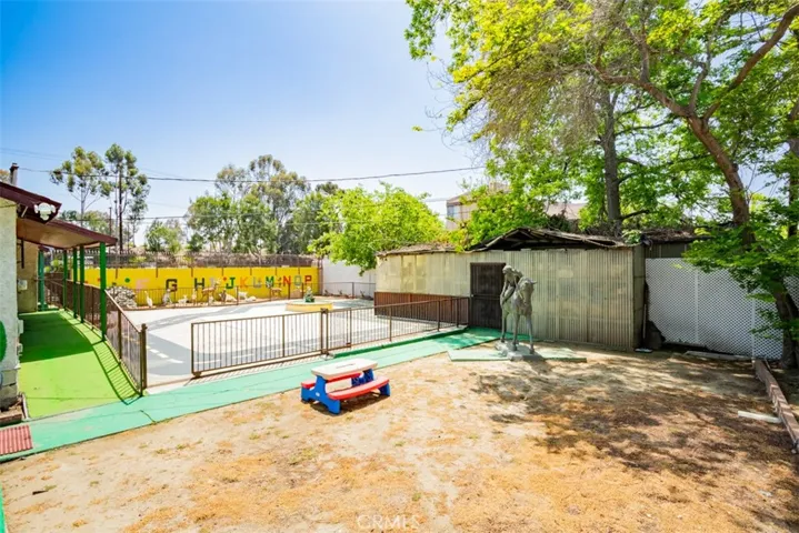 1673 E Imperial Highway, Los Angeles, California 90059