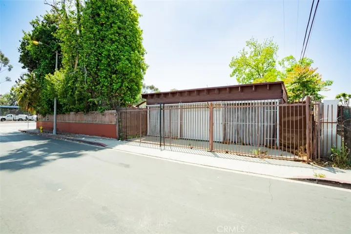 1673 E Imperial Highway, Los Angeles, California 90059
