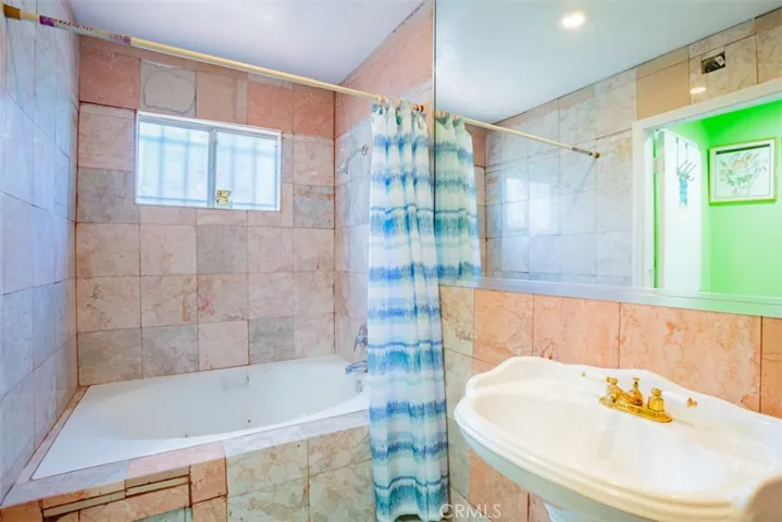 1673 E Imperial Highway, Los Angeles, California 90059