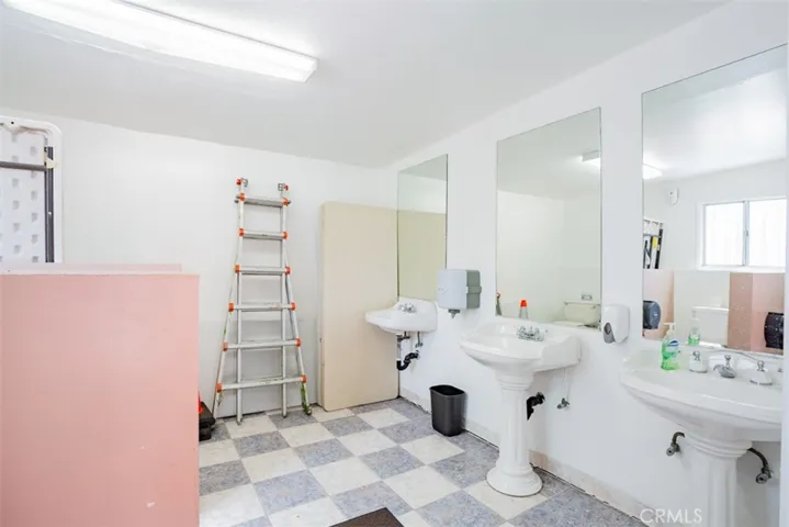 1673 E Imperial Highway, Los Angeles, California 90059
