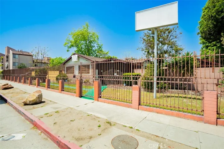 1673 E Imperial Highway, Los Angeles, California 90059