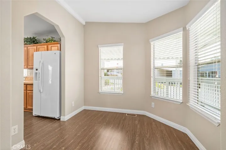 open area next to kitchen great nook for reading area.
