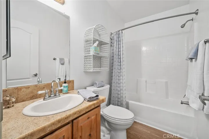 Guest bath with tub/shower combo.
