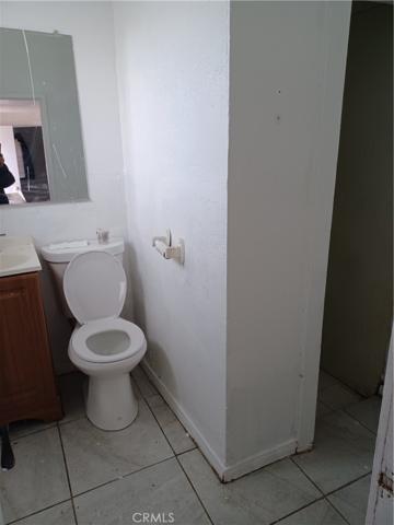 2nd unit bath room