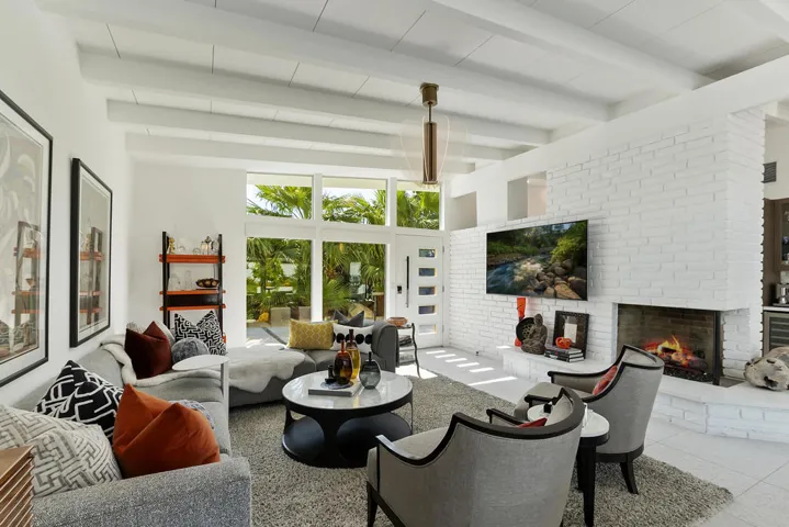 011_Living Room
