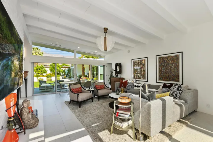 008_Living Room