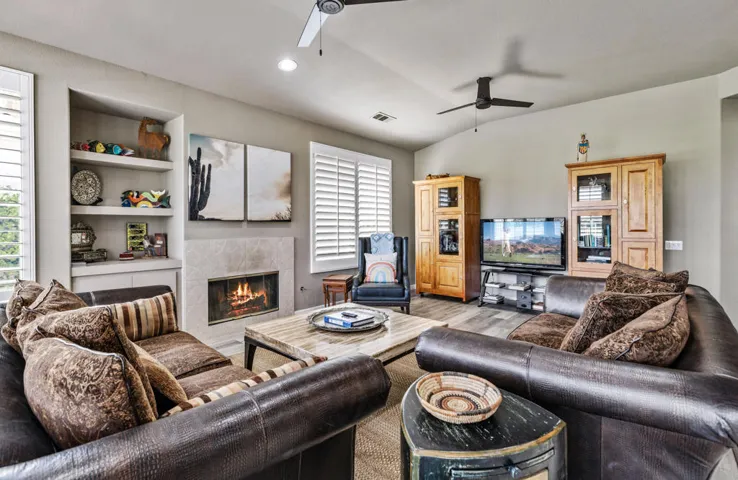 Living room with Fireplace