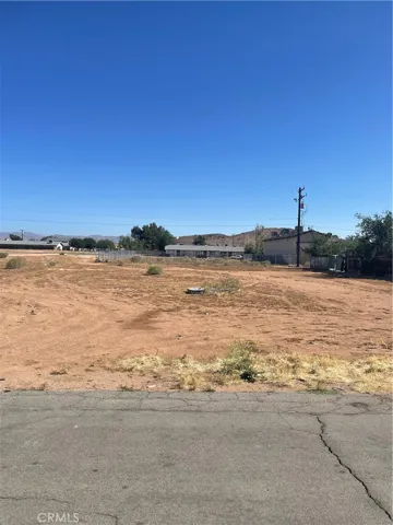 15 Tonekai Rd, Apple Valley, California 92307