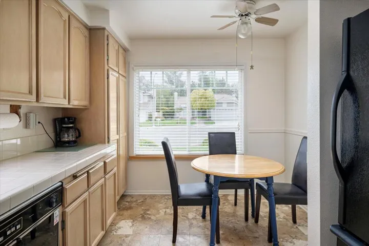 10-Breakfast Nook