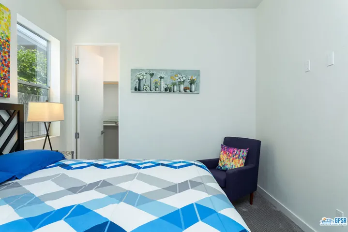 Guest walk-in closet