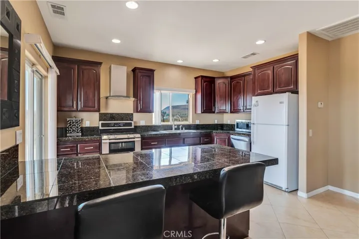 56125 Tracy Boulevard, Yucca Valley, California 92284