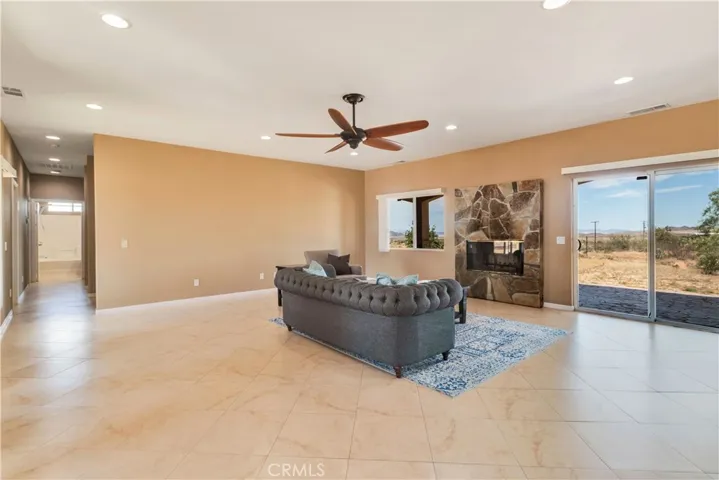 56125 Tracy Boulevard, Yucca Valley, California 92284