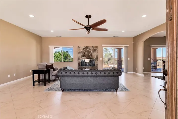 56125 Tracy Boulevard, Yucca Valley, California 92284