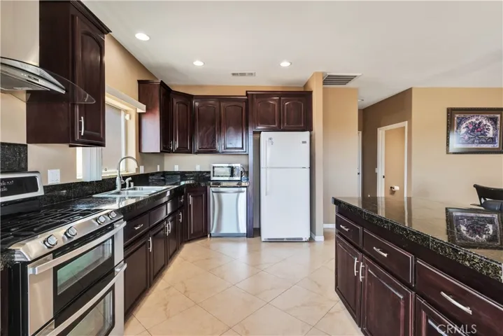 56125 Tracy Boulevard, Yucca Valley, California 92284